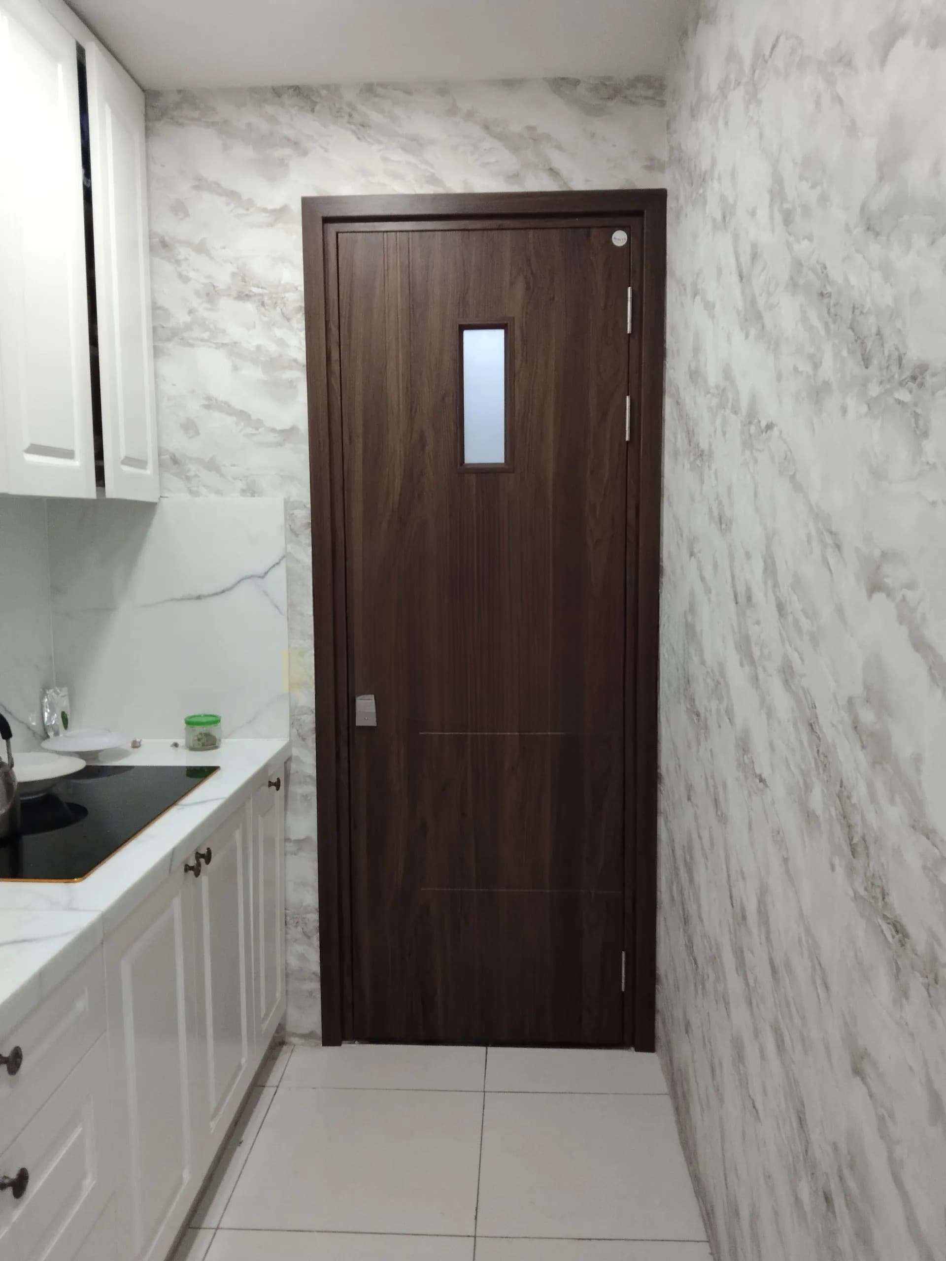 Cửa composite ô kính - mẫu 3