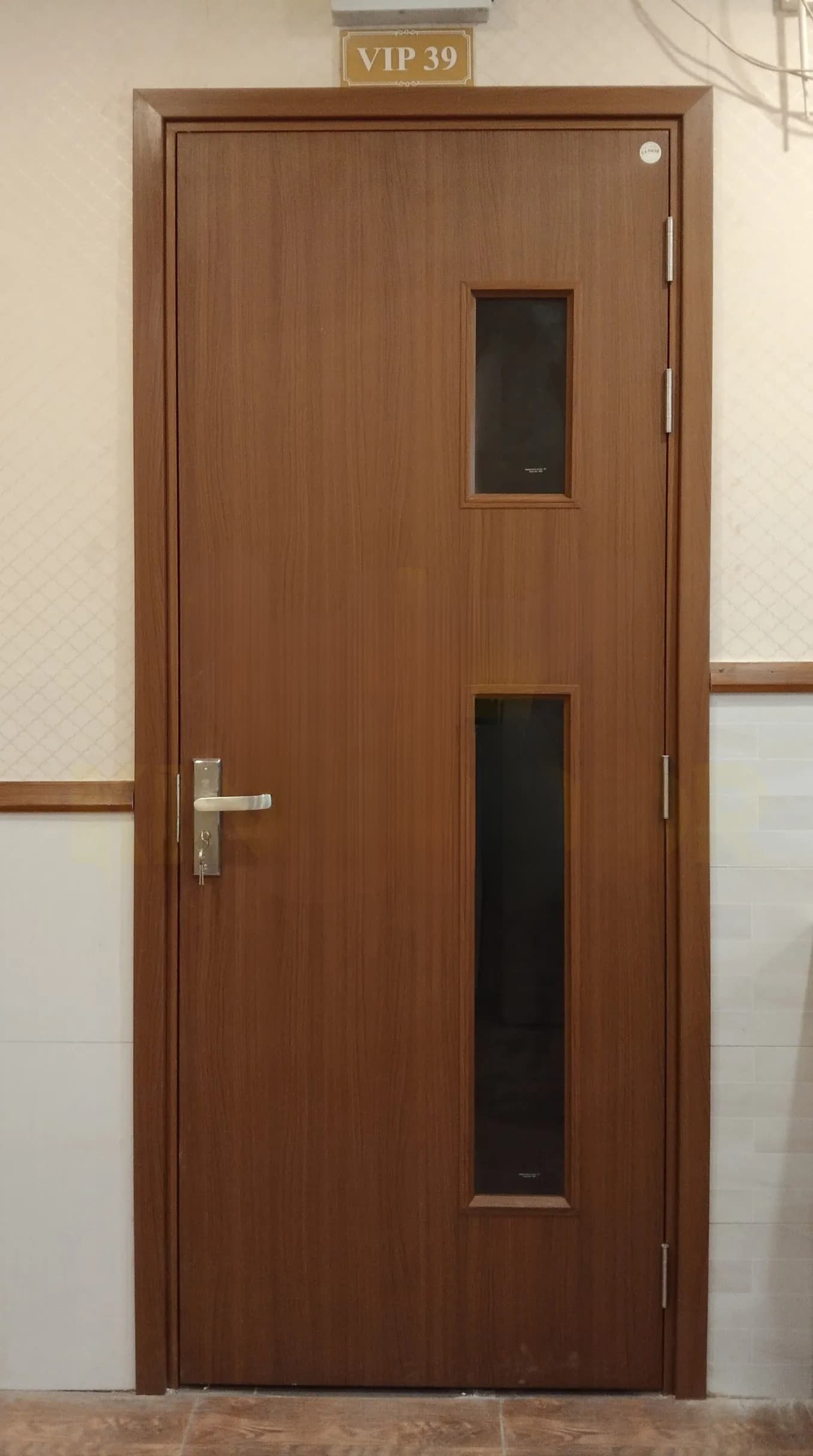 Cửa composite ô kính - mẫu 6