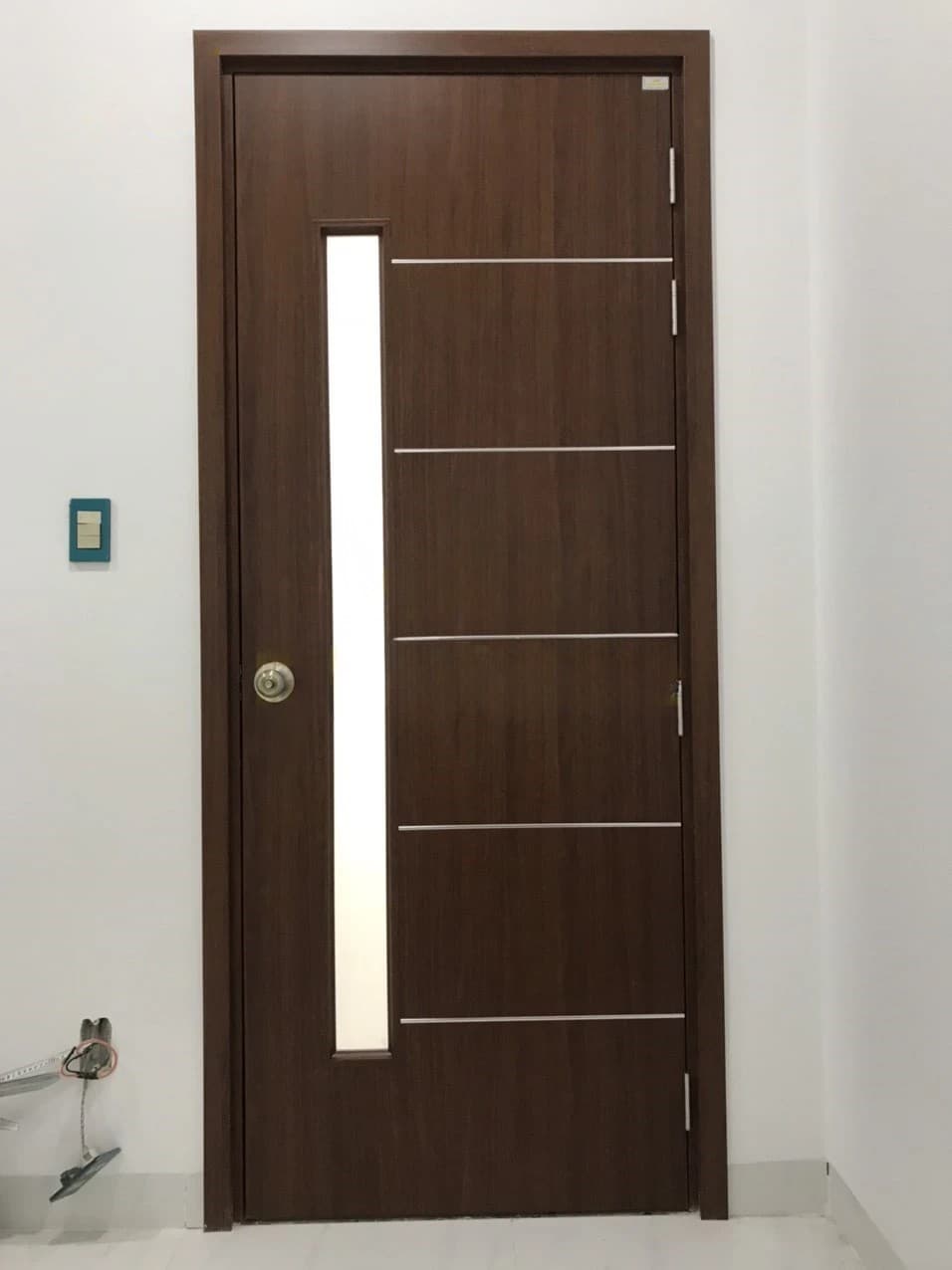 Cửa composite ô kính - mẫu 8