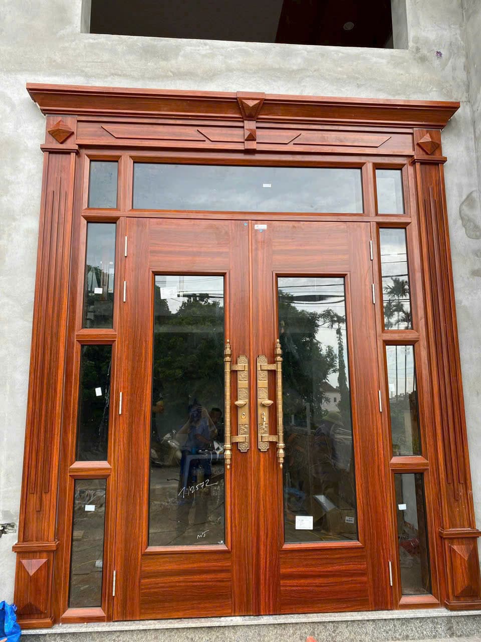 Cửa thép ô kính - mẫu 2