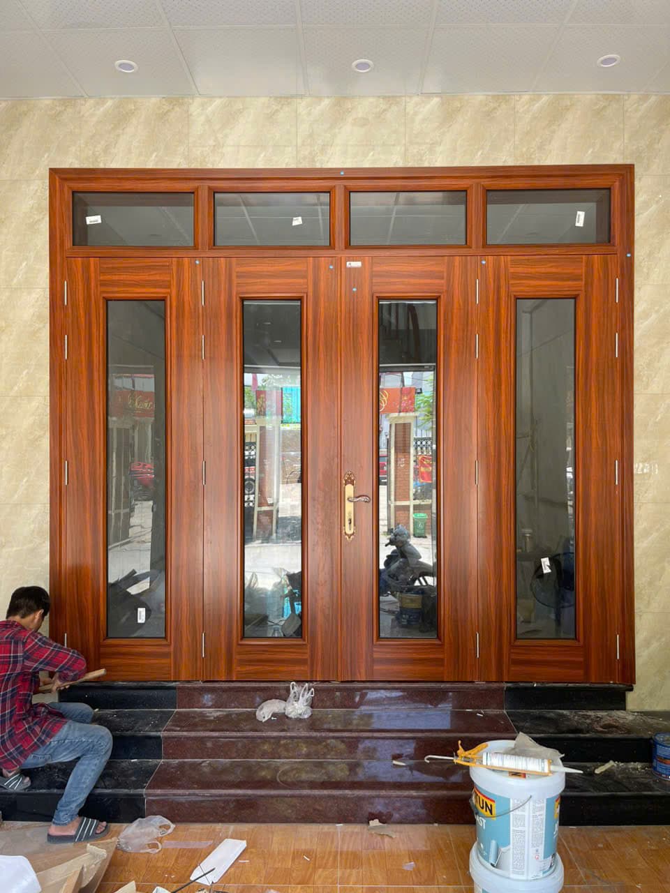 Cửa thép ô kính - mẫu 8