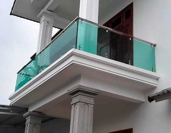 Lan can kính không trụ - mẫu 2