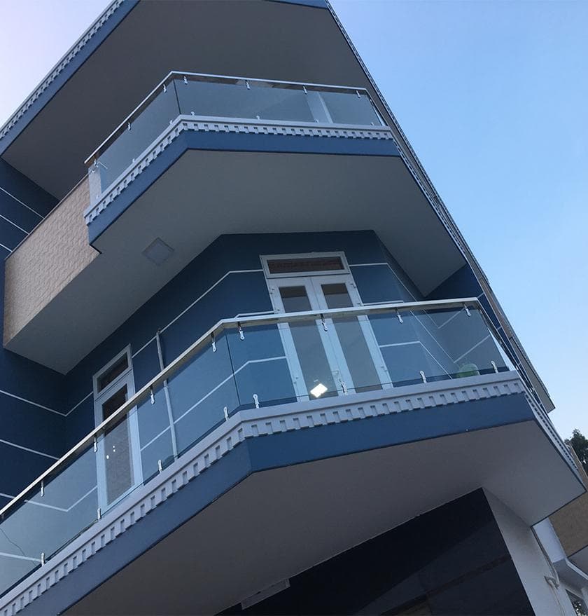 Lan can kính không trụ - mẫu 3